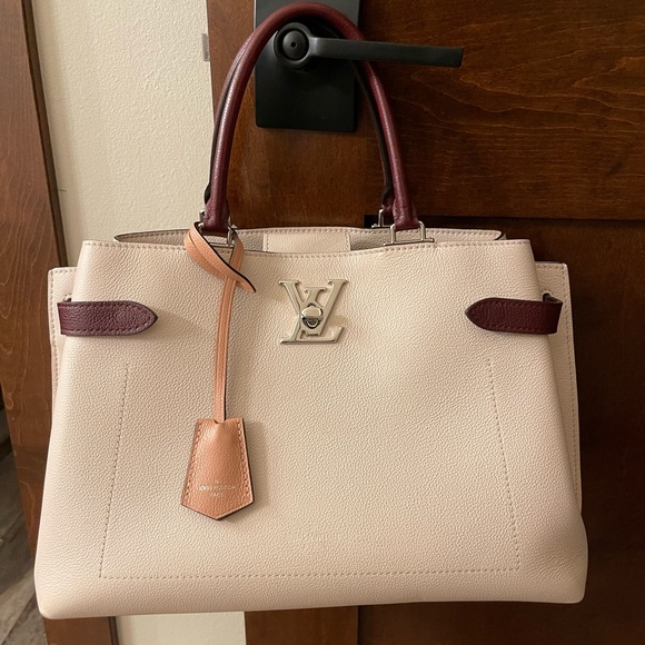 Authentic Louis Vuitton Lockme Day (M53647) - Picture 1 of 16